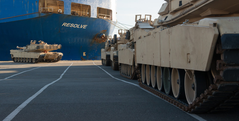 epa05701357 An US Army tank maneuvres after leaing leaving the cargo vessel 'Resolve' in Bremerhaven, northern Germany, 06 January 2017. More than 2,500 tanks, trucks and other vehicles of the US Army will be handled in Bremerhaven during what is the biggest troop transfer from the US to Europe since the end of the Soviet Union. The US equipment will be transported to Poland on some 900 railway waggons for the military excercise Atlantic Resolve. EPA/DAVID HECKER