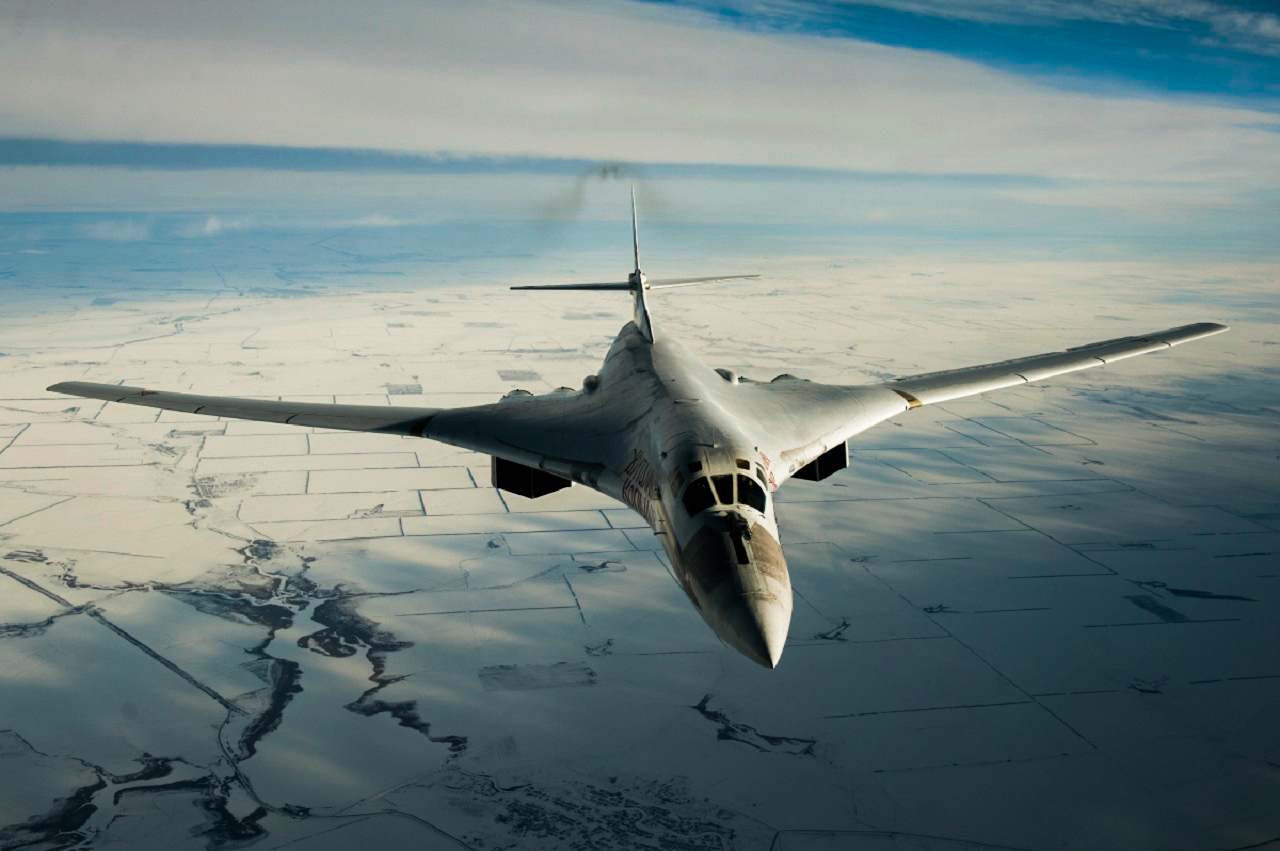 Белый лебедь высота. Ту-160 белый лебедь. Стратегический ракетоносец ту-160 белый лебедь. Стратегический бомбардировщик белый лебедь. Стратегический бомбардировщик ту-160.